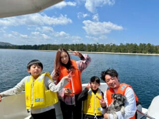 4月16日冬遊びの様子です!
天気もよく、船の上で潮風を浴びながらクルージングをする様子はとても気持ちよさそうでした😊
またマリンクラフト、フォトフレーム作りではご家族で協力して、素敵な作品を作っていただけました!
#マリントピア #マリントピアマリーナ
#マリントピアリゾート #マリントピア丸
#宮津 #丹後 #日本海 #釣果情報 #イカメタル
#キャスティング #ジギング #タイラバ
#アマラバ #釣り #グランピング #ヴィラ
#アクティビティ #sup #バナナボート #カヌー
#ヤマハシースタイル #レンタルボート